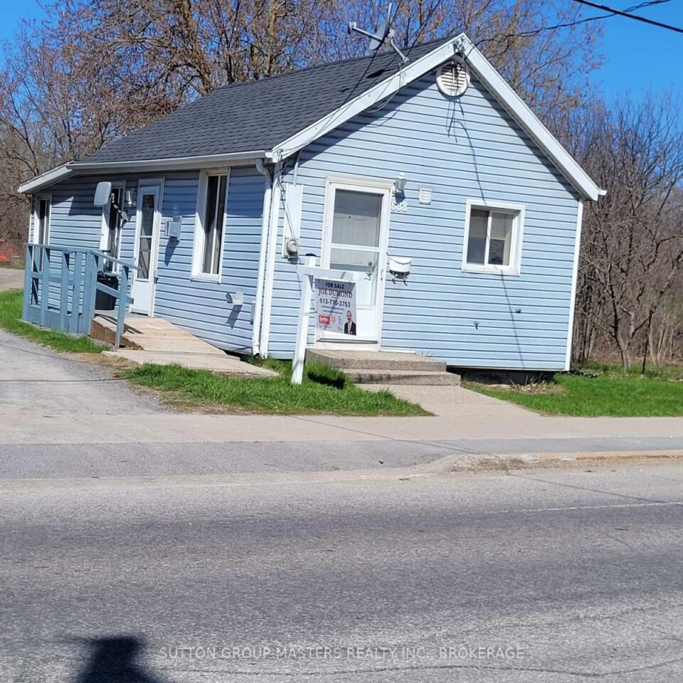 688 Montreal Street, Kingston