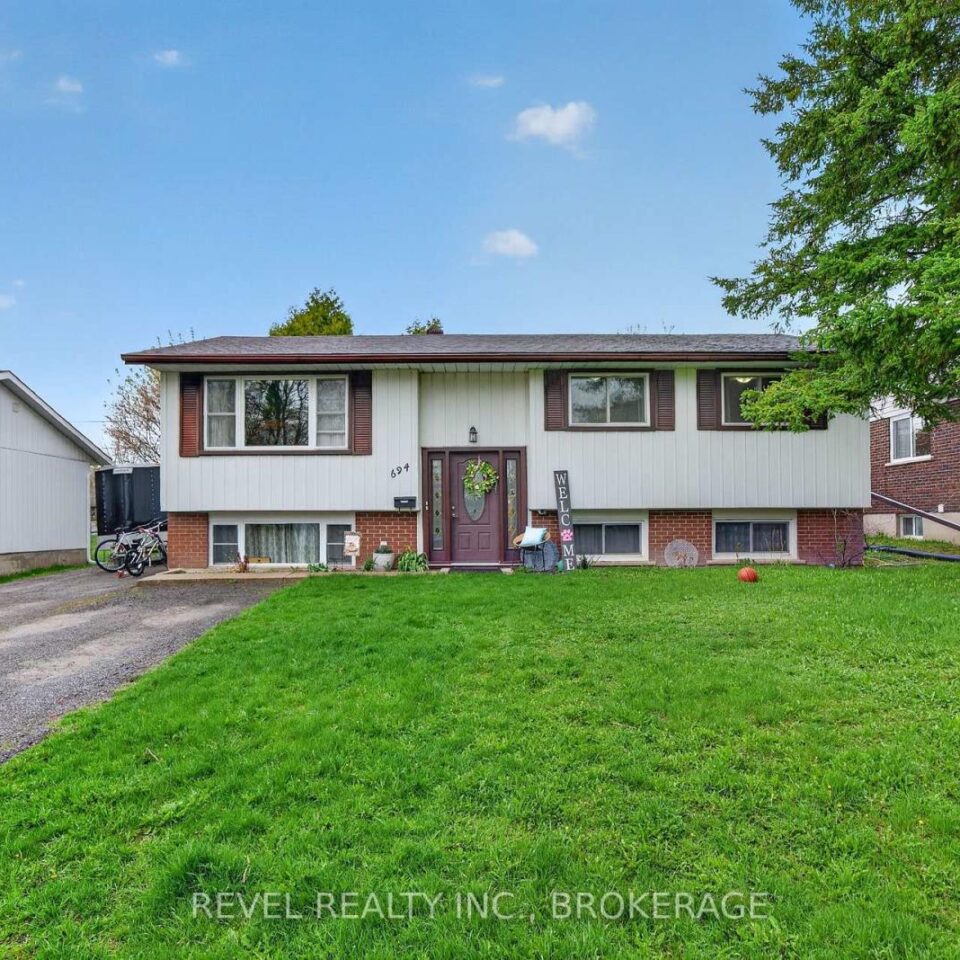 694 High Gate Park Drive, Kingston