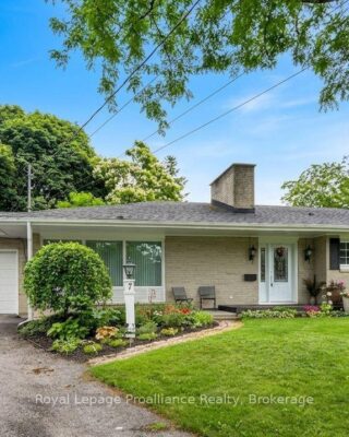 7 Eastwood Park Drive, Belleville