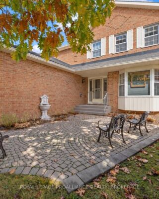 702 Parkside Crescent, Kingston