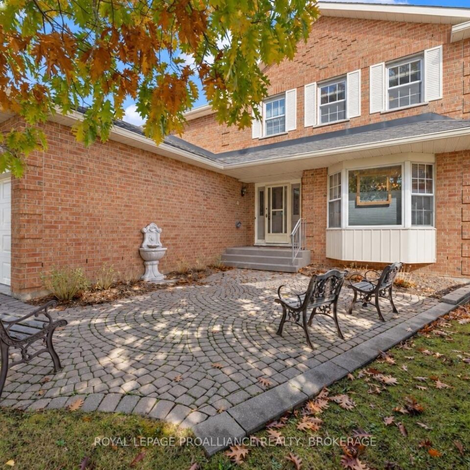 702 Parkside Crescent, Kingston