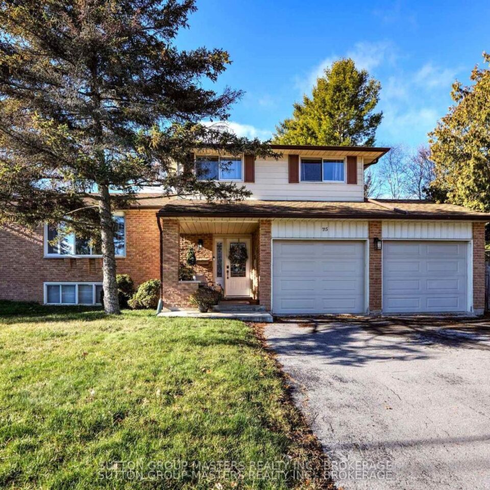 715 Collins Bay Road, Kingston