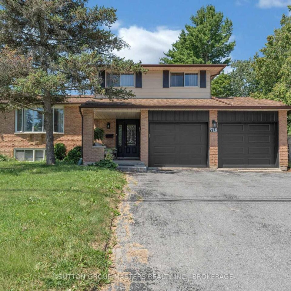 715 Collins Bay Road, Kingston