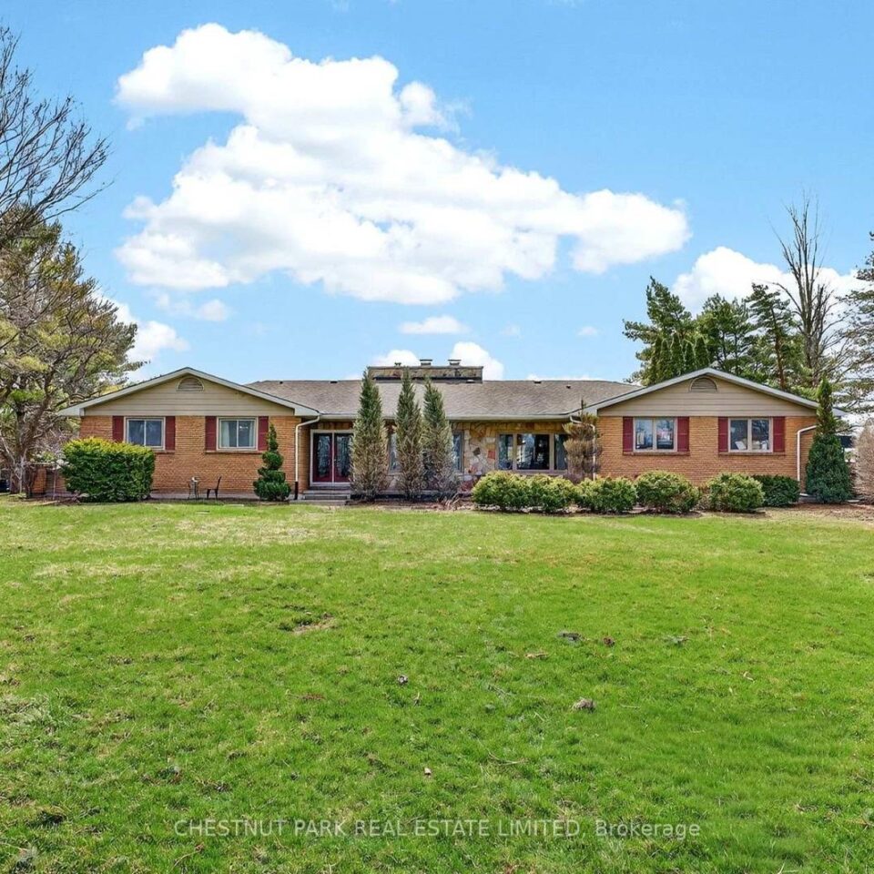 729 County Road 3, Prince Edward County