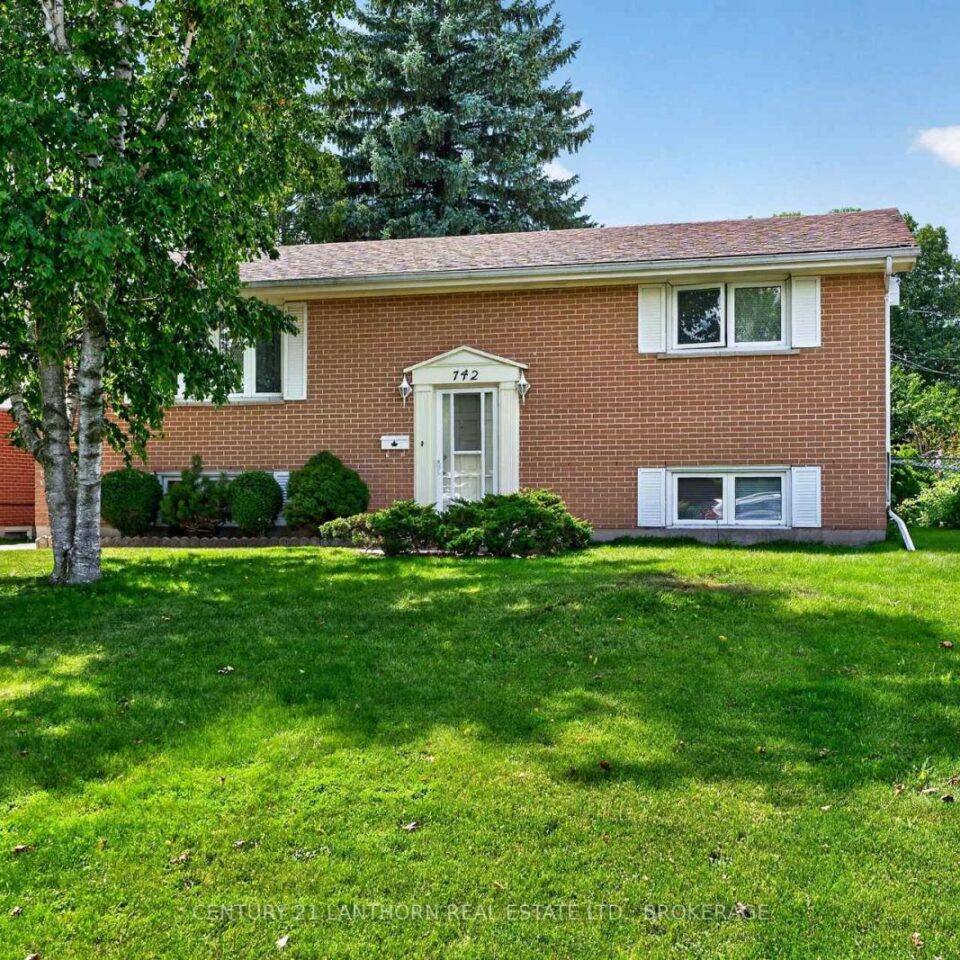 742 Laidlaw Crescent, Kingston