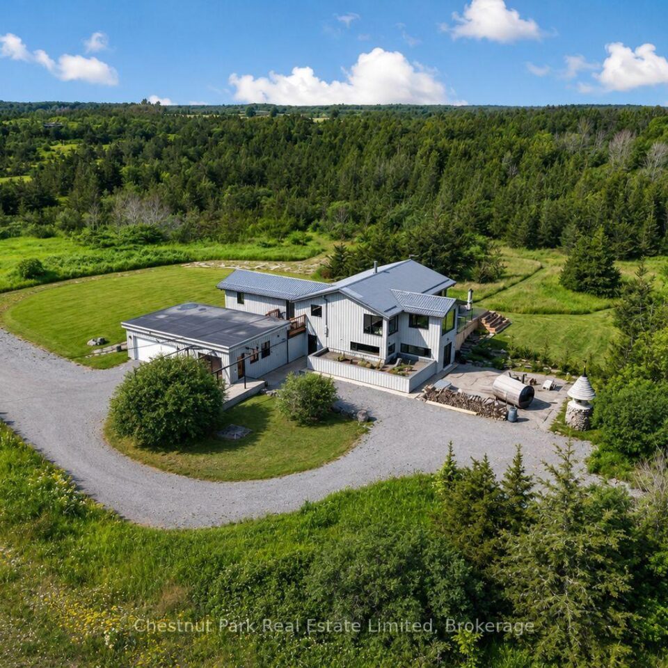 745 Crowes Road, Prince Edward County