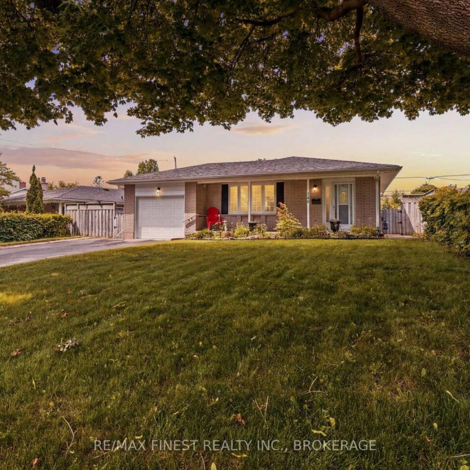 746 Laidlaw Crescent, Kingston