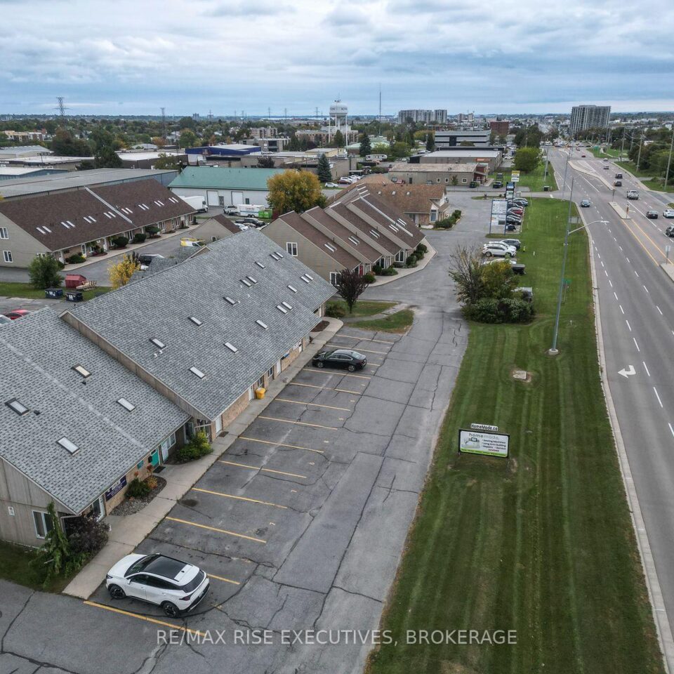 8 – 637 Norris Court, Kingston