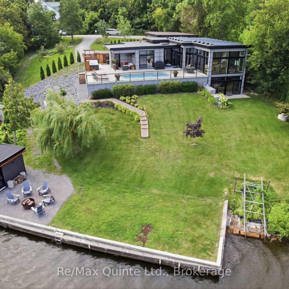 8 Bayview Point Road, Prince Edward County
