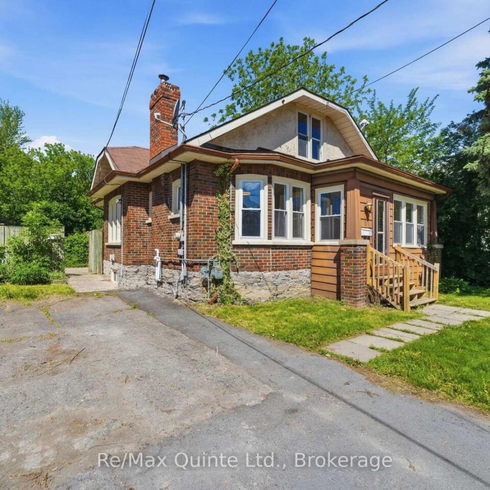 8 Dunbar Street, Belleville