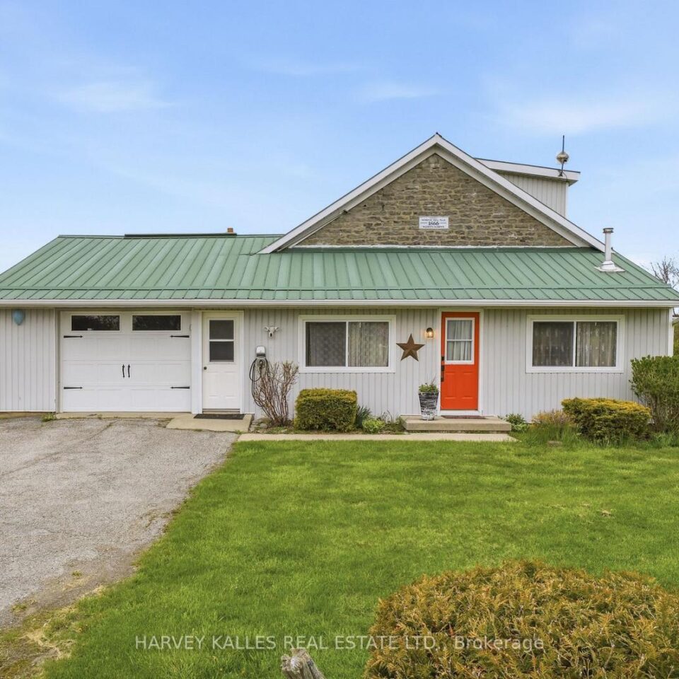 8 School House Road, Prince Edward County