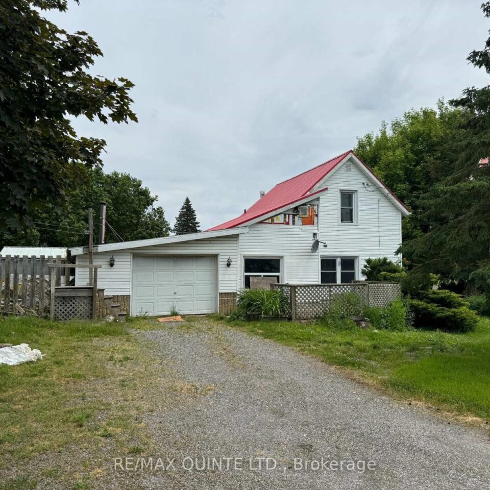 801 Old Highway 2, Quinte West