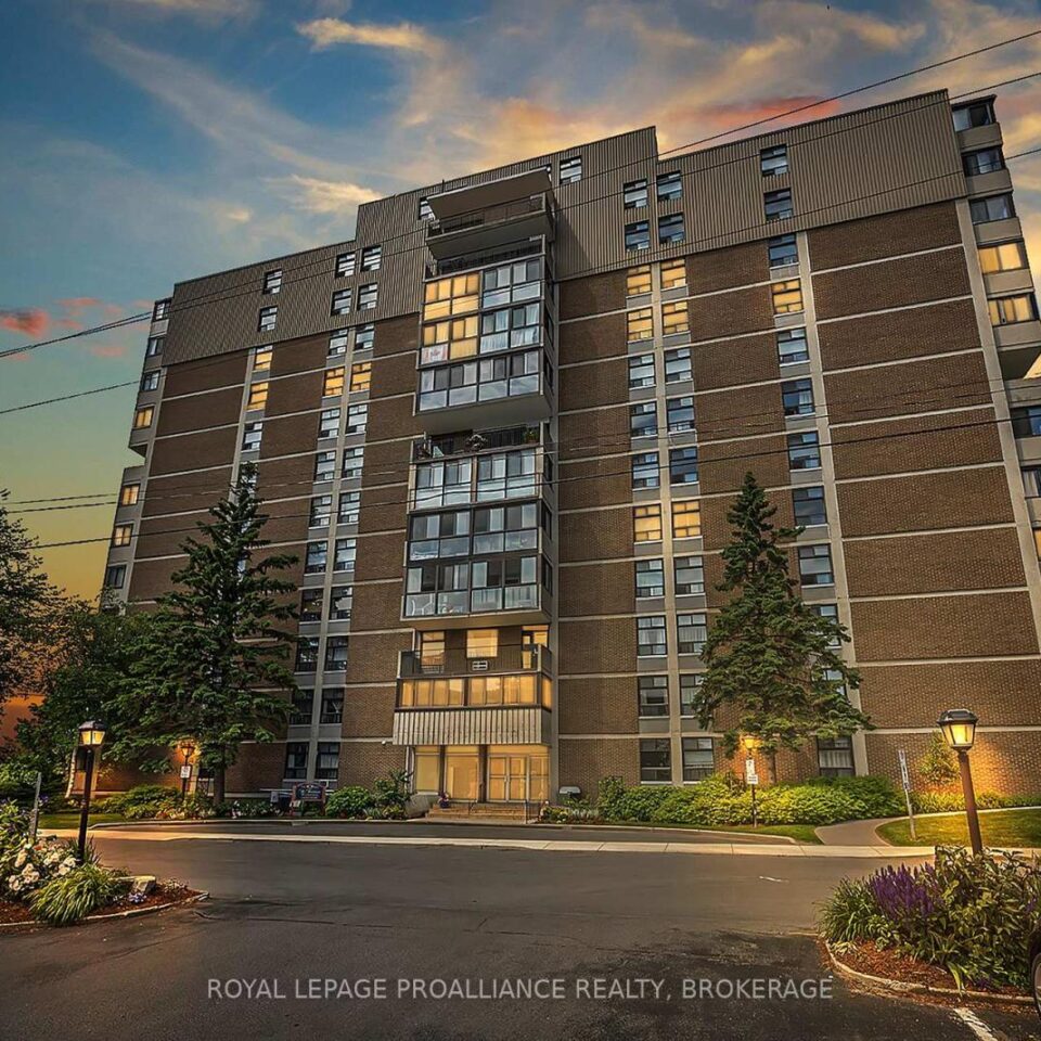 806 – 2 Mowat Avenue, Kingston