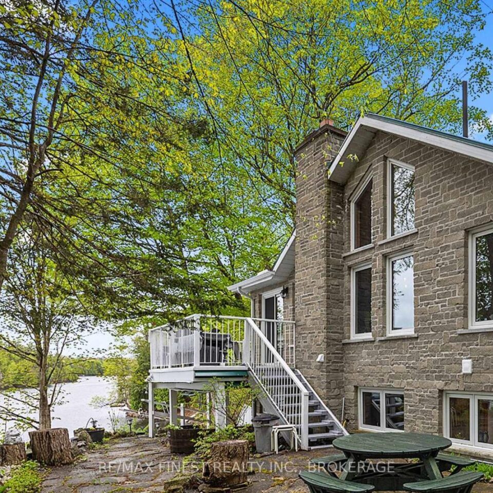 8126 Perth Road, Frontenac (frontenac South)