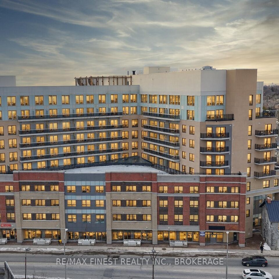 815 – 652 Princess Street, Kingston