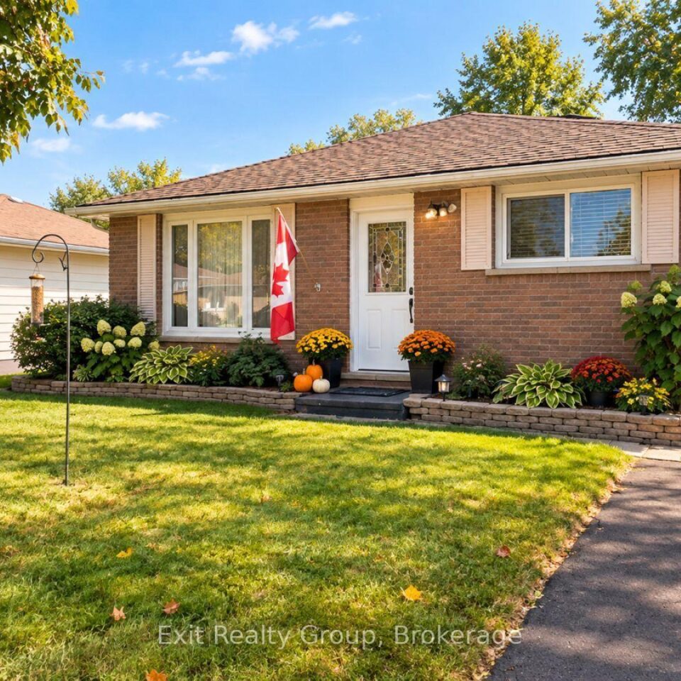 83 Centre Street, Quinte West