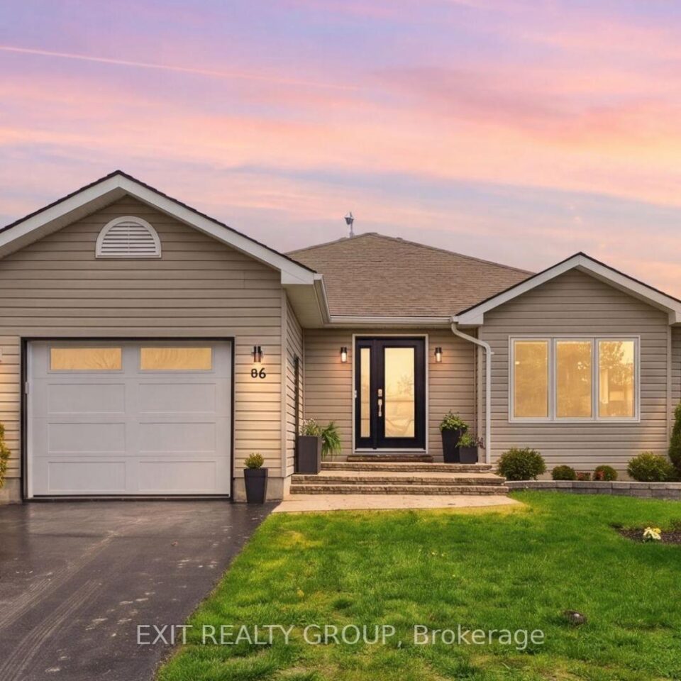 86 Sandbanks Court, Prince Edward County