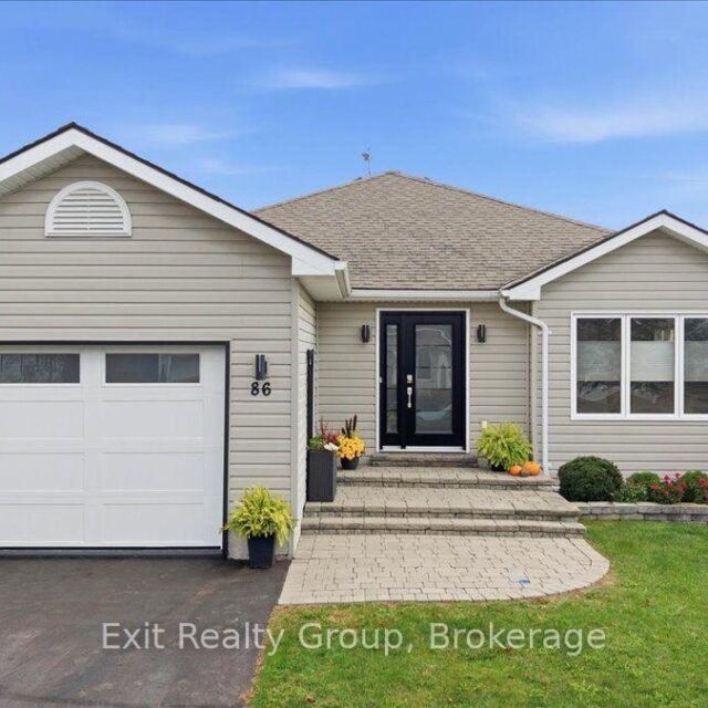 86 Sandbanks Court, Prince Edward County