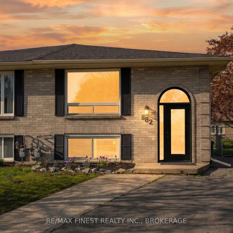 882 Beaconhill Court, Kingston