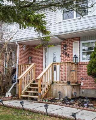 884 Larchwood Crescent, Kingston