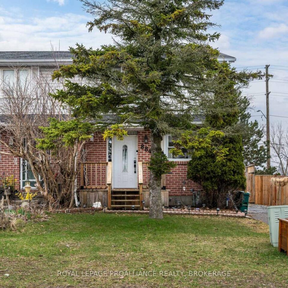 884 Larchwood Crescent, Kingston