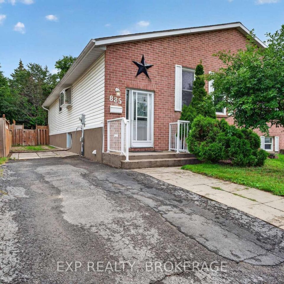 885 Larchwood Crescent, Kingston