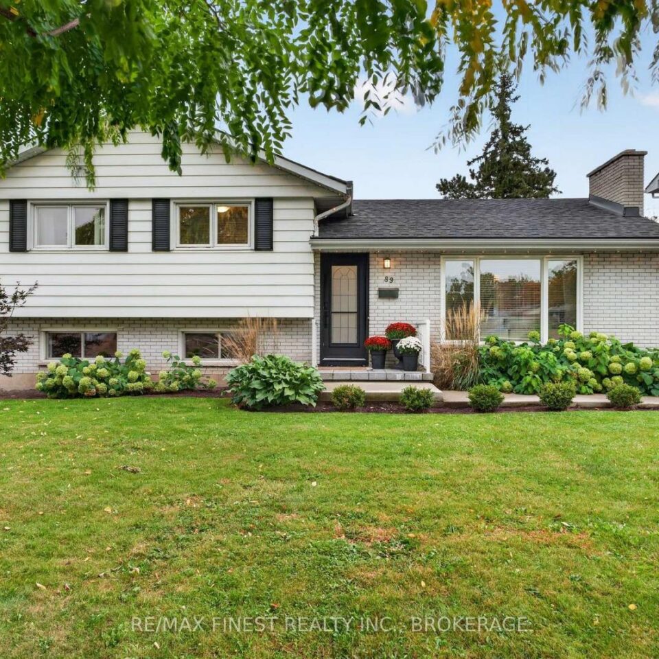 89 Sunset Boulevard, Kingston