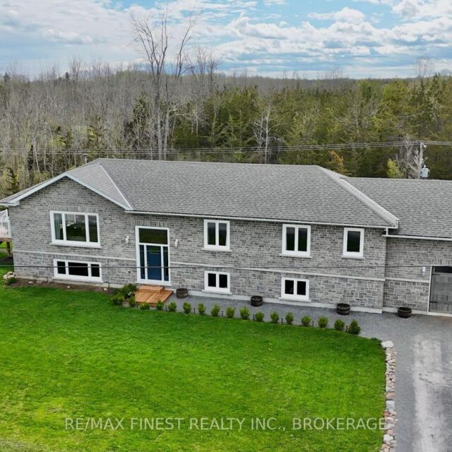 892 Irish Road, Loyalist
