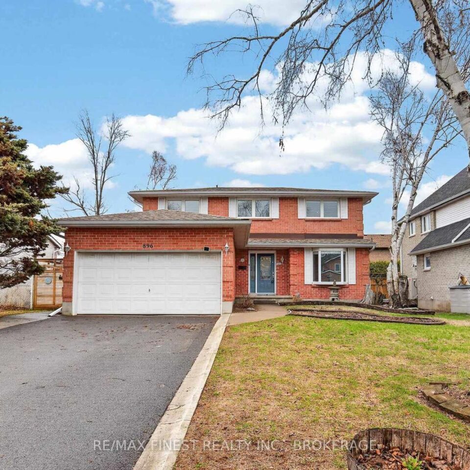 896 Ambleside Crescent, Kingston