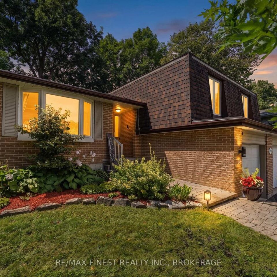 907 Pembridge Crescent, Kingston