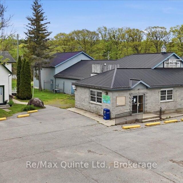 911-913 County Road 13, Prince Edward County