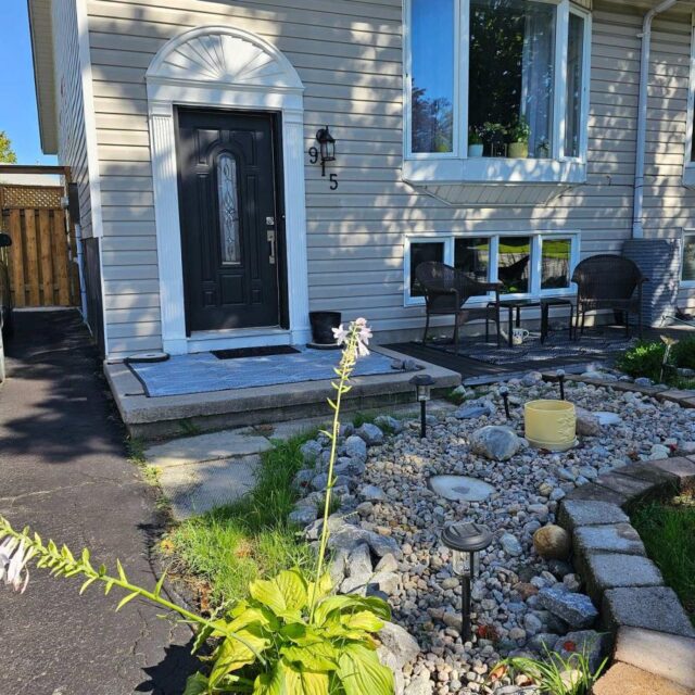 915 Warburton Crescent, Kingston