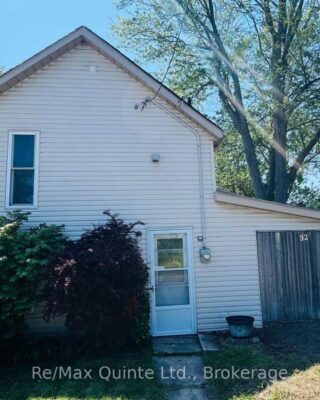 92 Foster Avenue S, Belleville