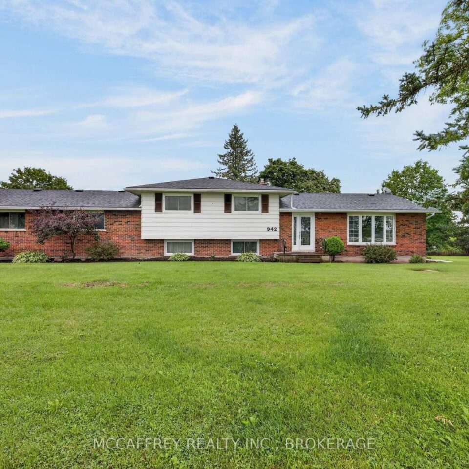 942 County Rd 1 E, Stone Mills