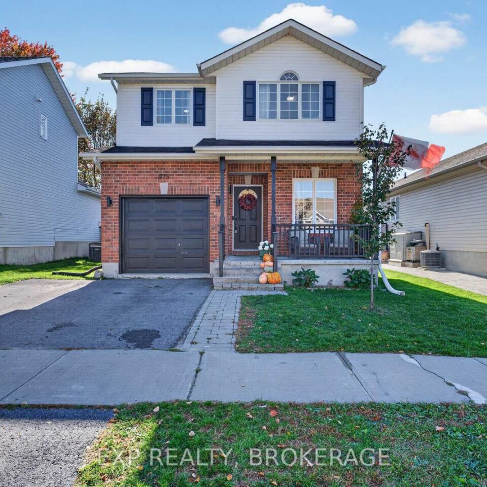 975 Rainbow Crescent, Kingston