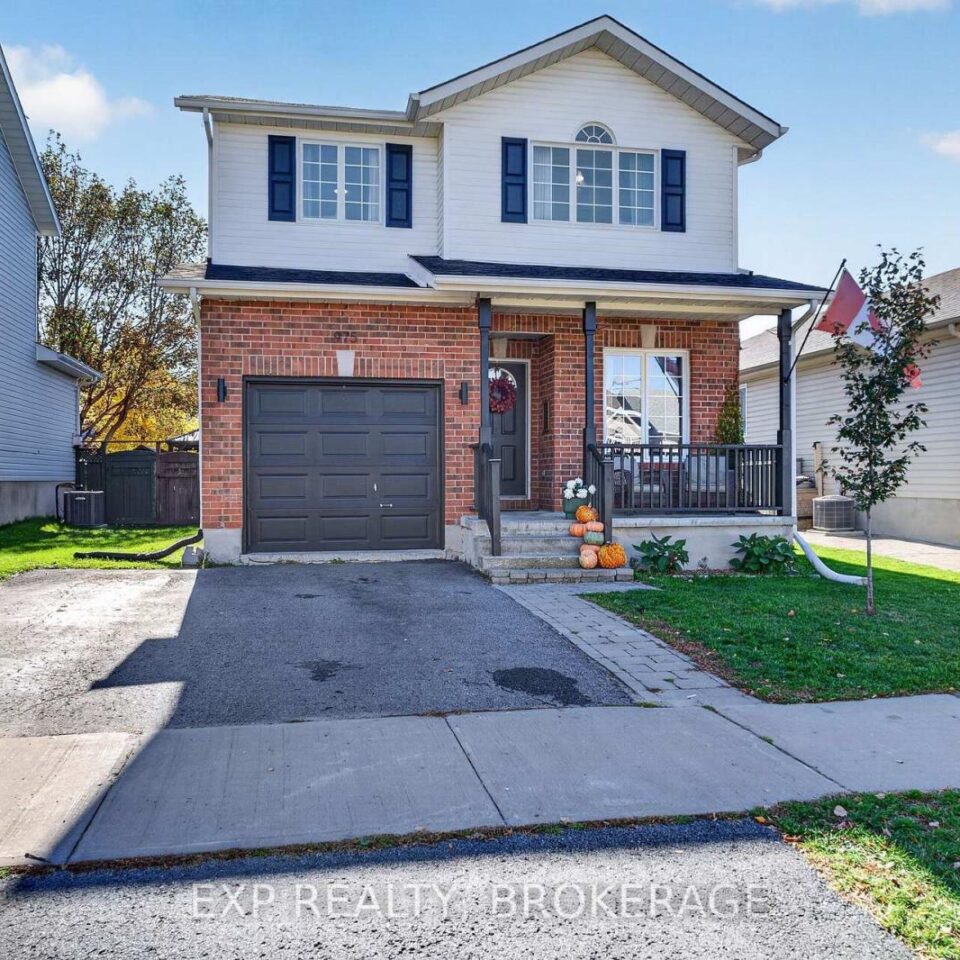 975 Rainbow Crescent, Kingston