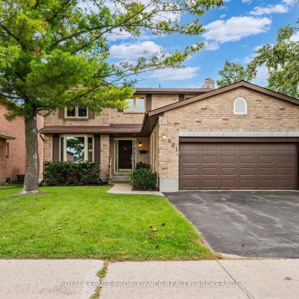 981 Edinborough Crescent, Kingston