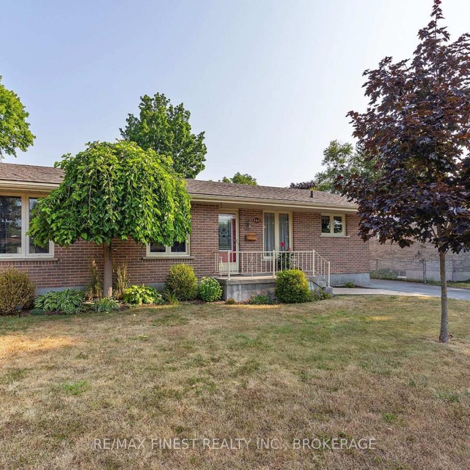 984 Lincoln Drive, Kingston (south Of Taylor-kidd Blvd)