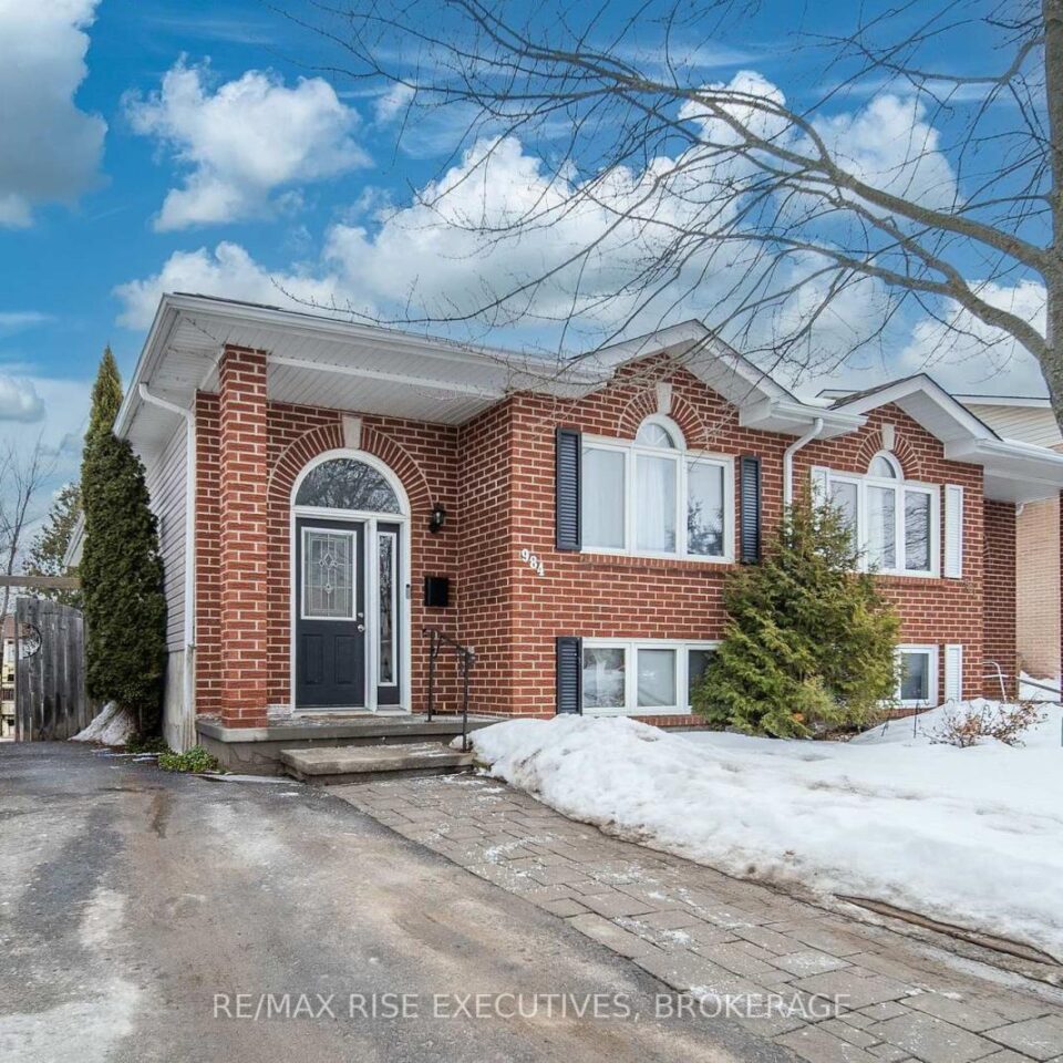 984 Waterbury Crescent, Kingston