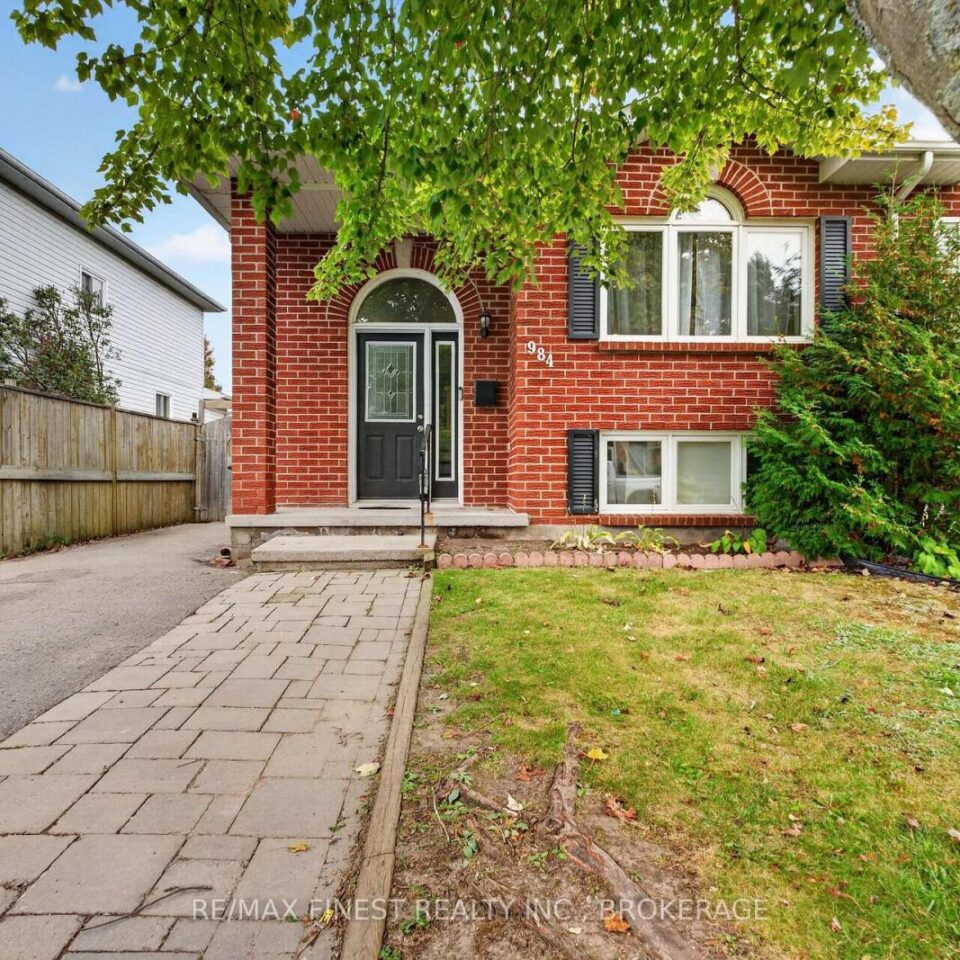 984 Waterbury Crescent, Kingston