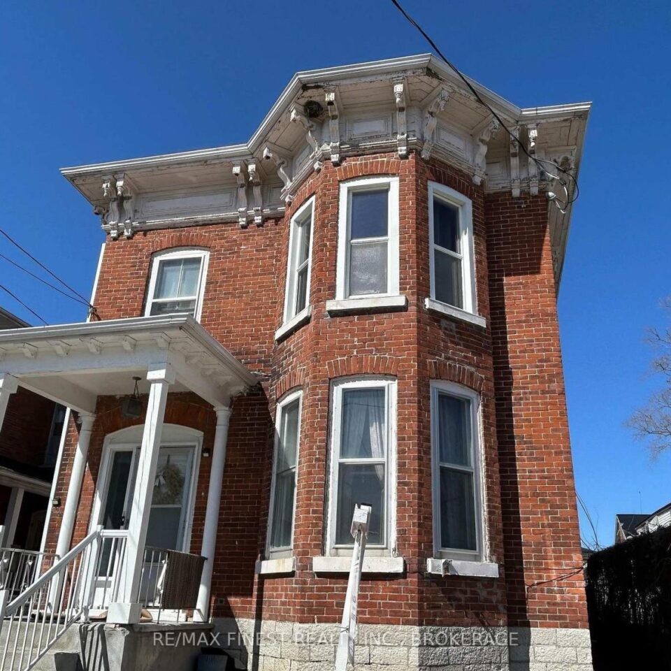 West – 11 Bridge Street, Greater Napanee