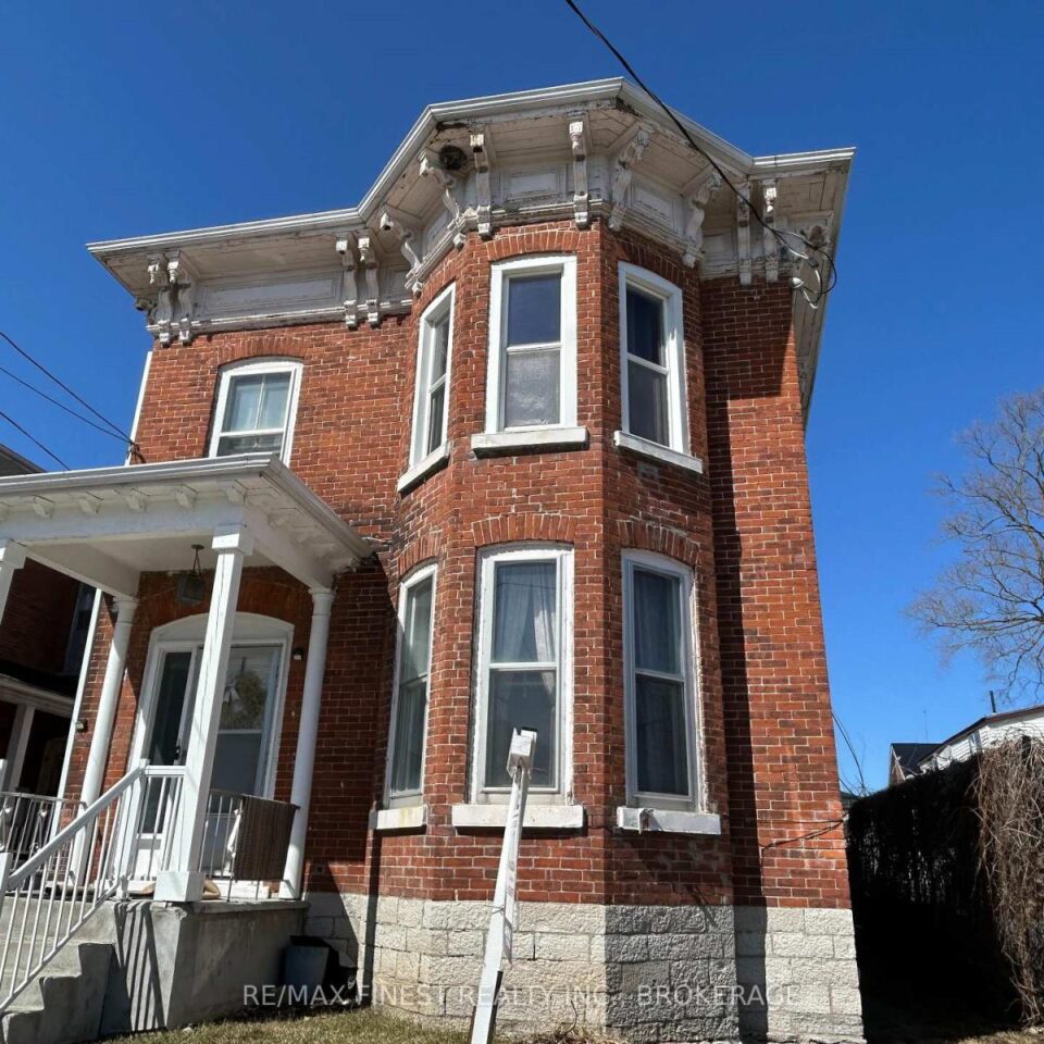 West – 11 Bridge Street, Greater Napanee (greater Napanee)